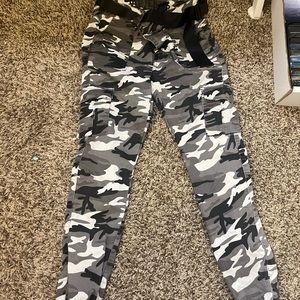 B/W camo jeans